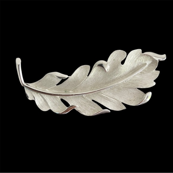Vintage Crown Trifari Leaf Silver Signed Brooch Pin - Picture 6 of 7